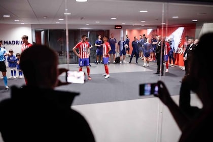 Madrid: Atlético de Madrid Tunnel Erfahrung + Spiel Ticket