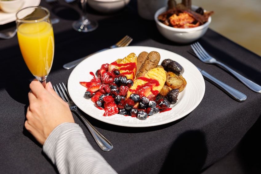 Quebec: Cruise with 3-Course Brunch