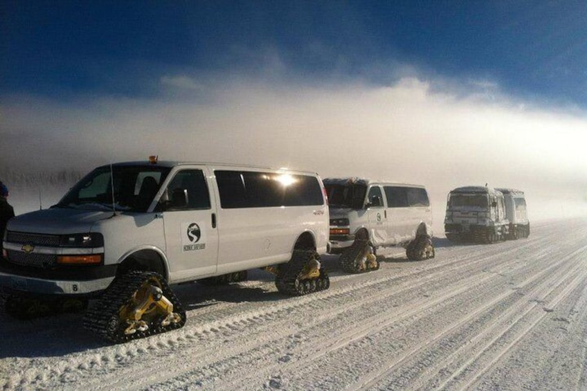 Yellowstone Old Faithful Snowcoach Tour from Jackson Hole