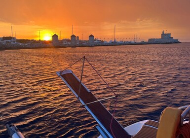 Rhodos: Sunset Sailing Catamaran Cruise - und Getränke