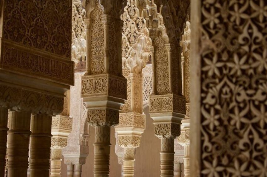 Plasterwork and columns of the Nasrid Palaces