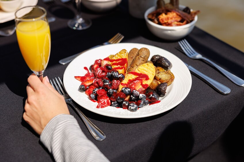Montreal-Cruise with 3-course Brunch