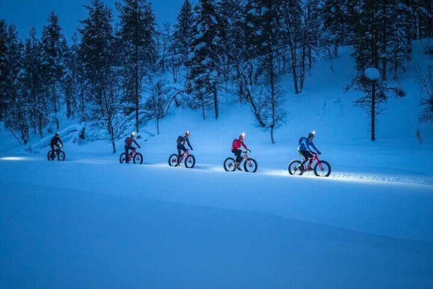 During the polar night period the daylight is very short; luckily we have good lights to ride with! 