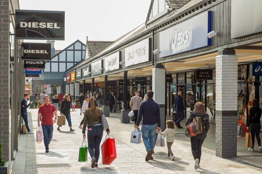 Private Shopping Tour from Manchester to Outlet Cheshire Oaks