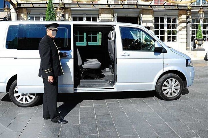 Private Shopping Tour from Liverpool to Outlet Cheshire Oaks