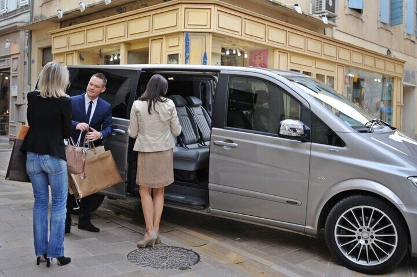 Private Shopping Tour from Liverpool to Outlet Cheshire Oaks