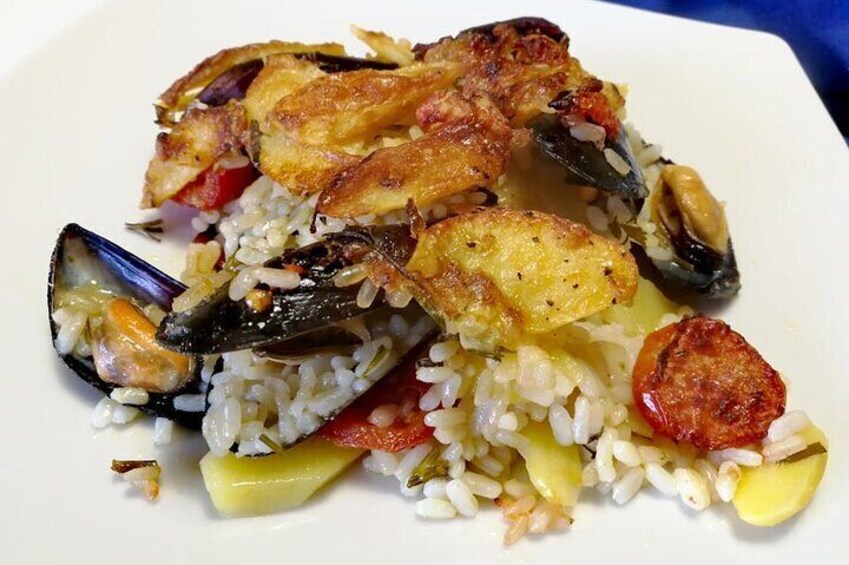 Typical dish of Bari: Patate, riso e cozze
Baked potatoes, rice and mussels
