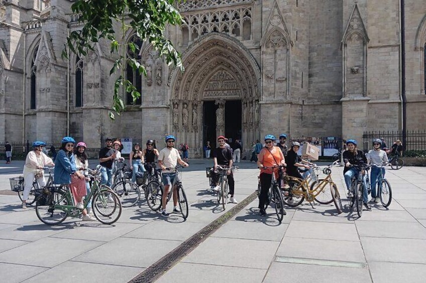 Bordeaux Private Electric Bike Tour