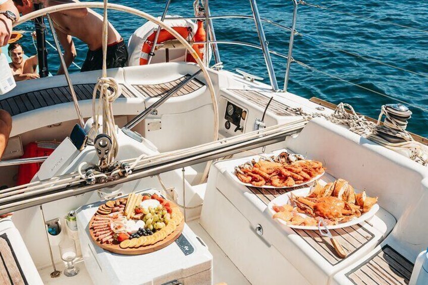 Sydney Harbour Sail Like a Local Lunch Tour