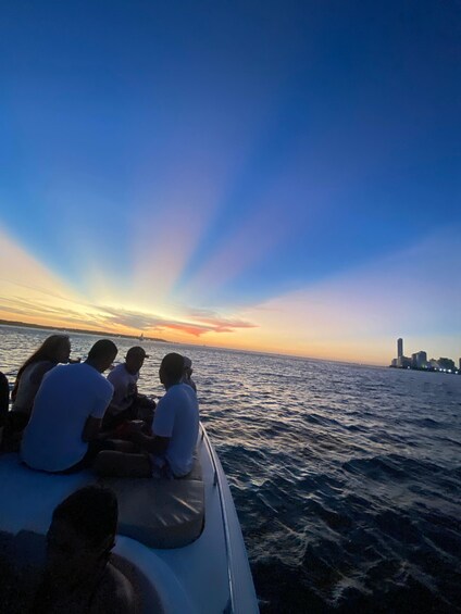 Sunset Bay Party, Caribbean Restaurant & Getsemaní Tour