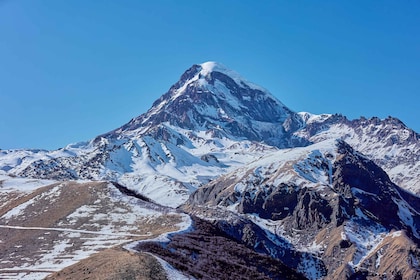 Tbilisistä: Ananuri, Gudauri, ja Kazbegi Tour with Guide