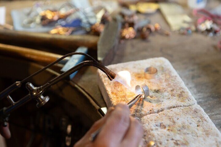 Forge your own wedding rings or friendship rings in Tuscany