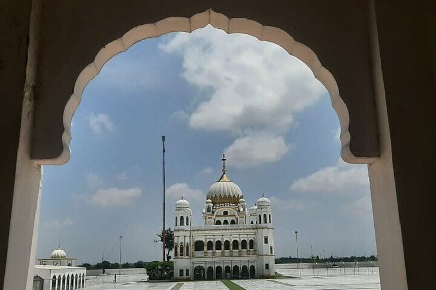 A view of Gurdwara Kartarpur Darbar Sahib with a beautiful arch. 