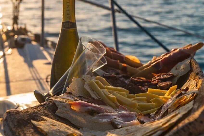 Private Asinara and La Pelosa Sunset Sailing Tour