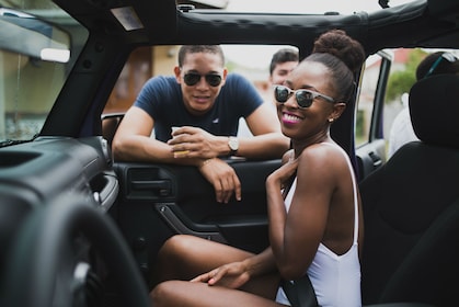 Experiencia histórica en jeep, selva tropical y cascada en Granada