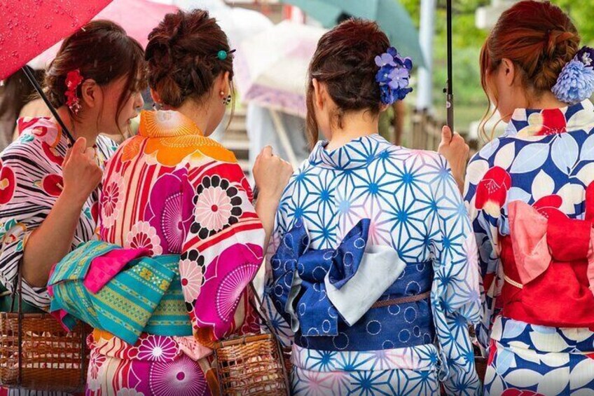 You can rent and wear kimono when visiting here.