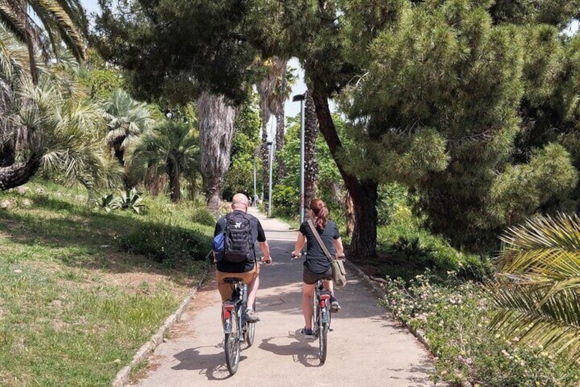 Exclusive Barcelona Bicycle Food tour: 6 neighbourhoods + food