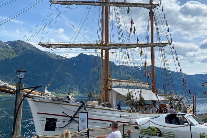 Private Tour to Hardanger Fjord Lunch at a Cider Farm included