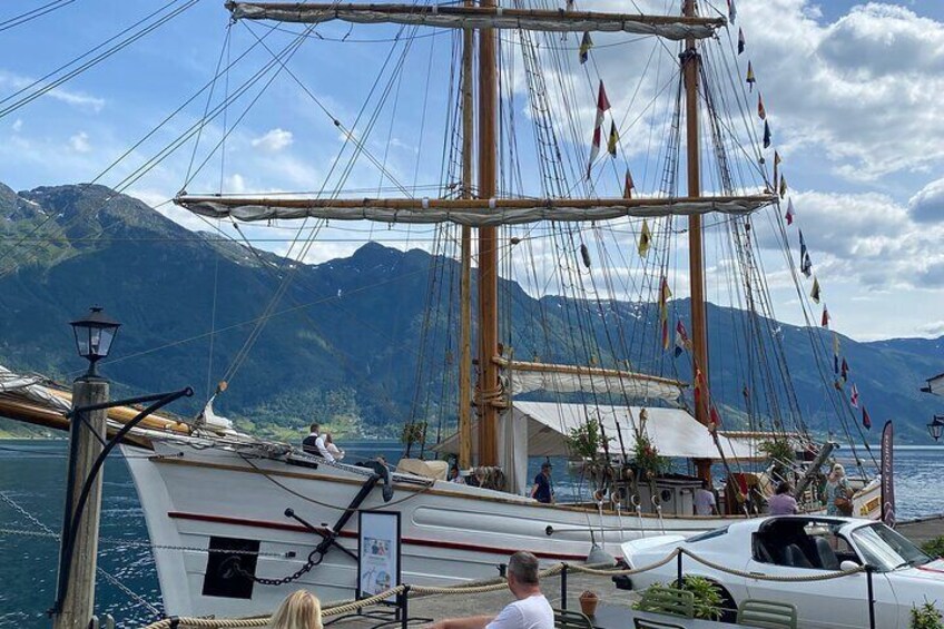 Private Tour to Hardanger Fjord Lunch at a Cider Farm included