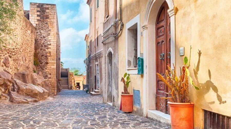 Medieval Village Walking Tour with Aperitif in Castelsardo