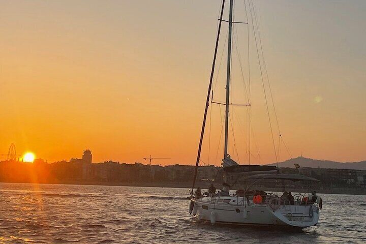 Sunset Sailboat Tour along the Coast with Open Bar