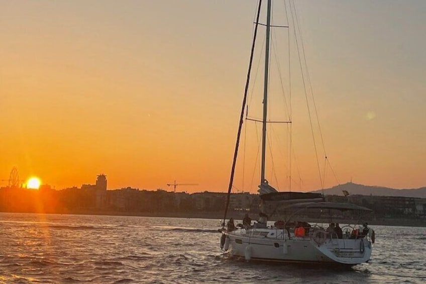 Sunset Sailboat Tour along the Coast with Open Bar