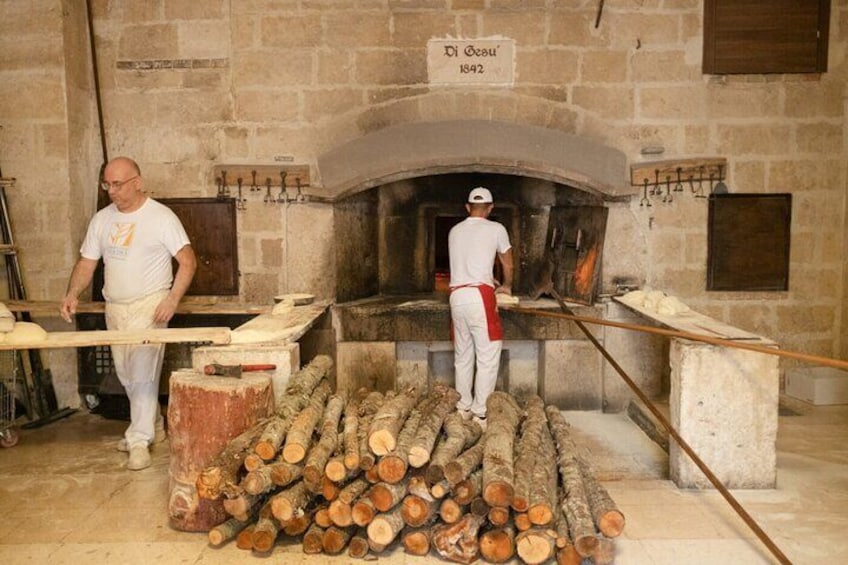 visit to Matera and gastronomic tour among Apulian delicacies