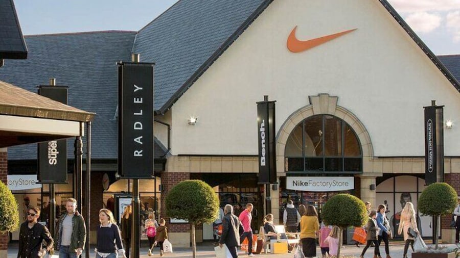 Private Shopping Tour from Sheffield to Outlet East Midlands