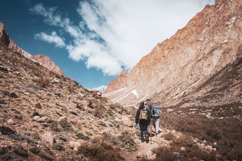 Hiking in Cajón de los Arenales from Mendoza or Uco Valley