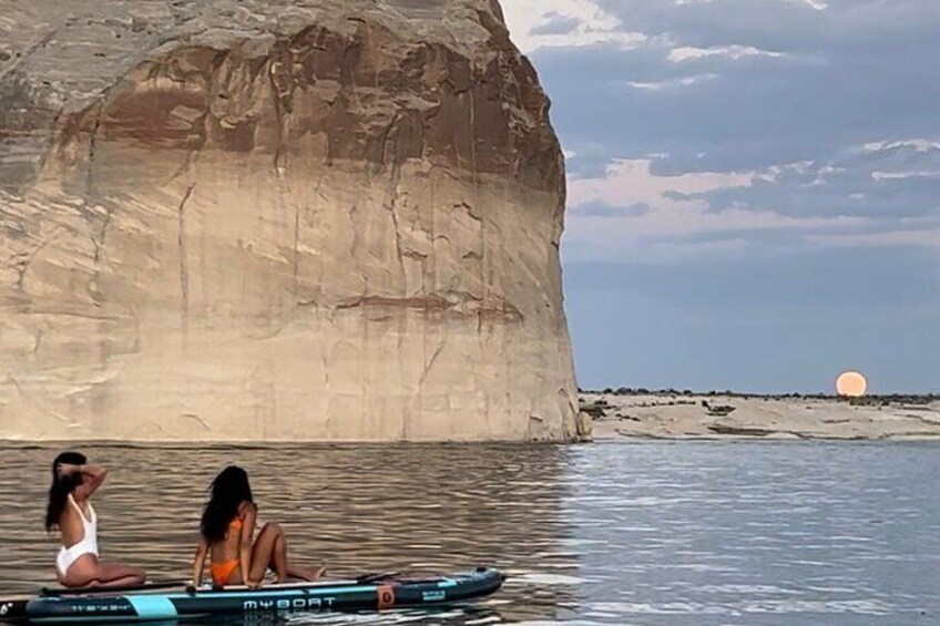 Friendly beginner Kayaking /Paddleboard at Lone Rock Beach 