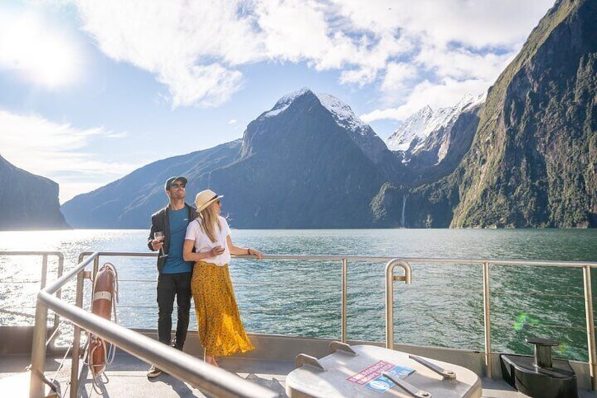Milford Sound Full Day Tour from Te Anau with Cruise