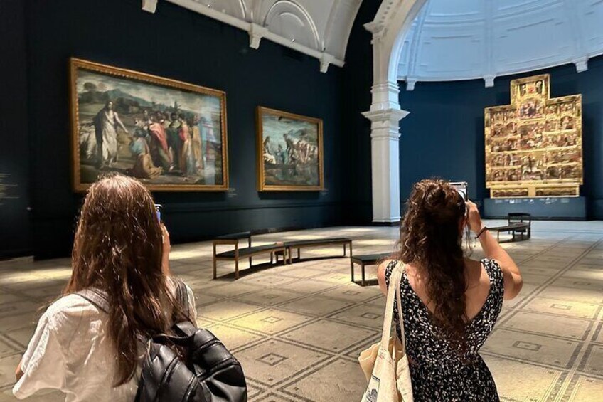  Victoria and Albert Museum and Kensington Gardens Tour for Kids