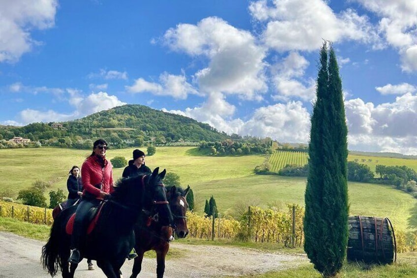 Horseback riding in the Tuscan countryside and lunch on the farm