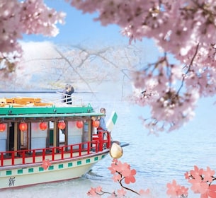 Tokyo: Sakura middagskryssning på en Yakatabune-båt med show
