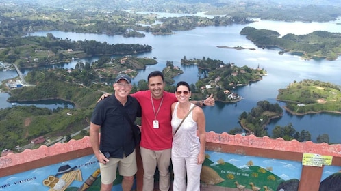 Medellín: tour grupal por Peñol Rock y Guatapé