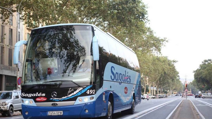 Girona: Girona Airport Bus Transfer from/to Barcelona Center