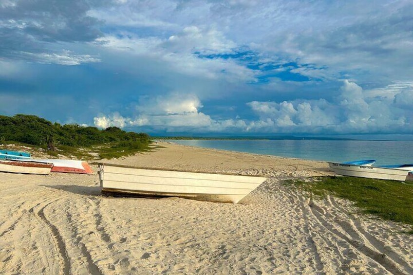 Private Half-Day Tour to Cenote del Jaragua and Cabo Rojo Beach