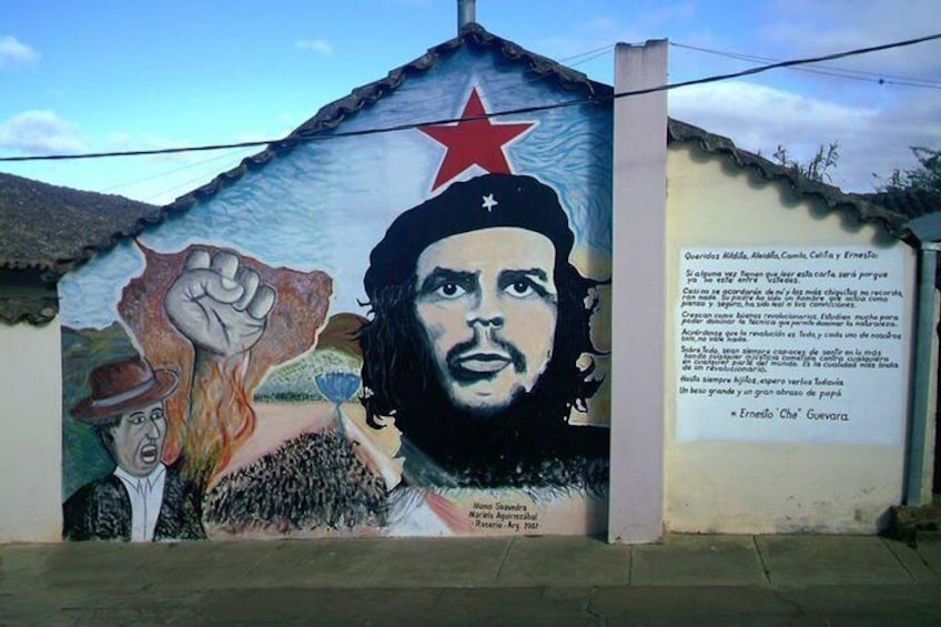 Mural of Che Guevara, city of Vallegrande.