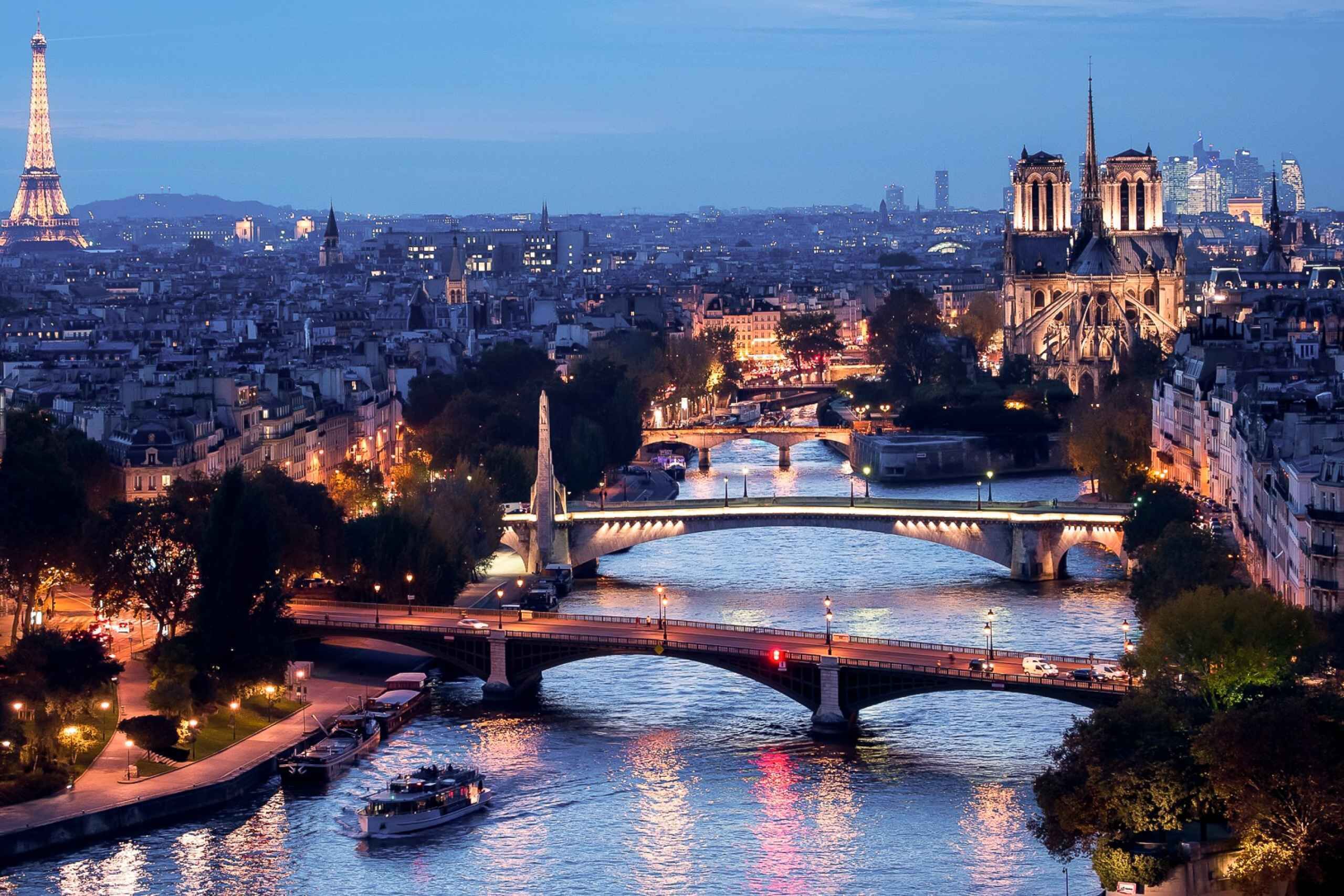 paris sunset cruise on the seine river with aperitif