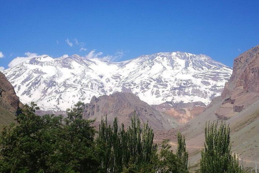 Contrasts of the Cajón del Maipo