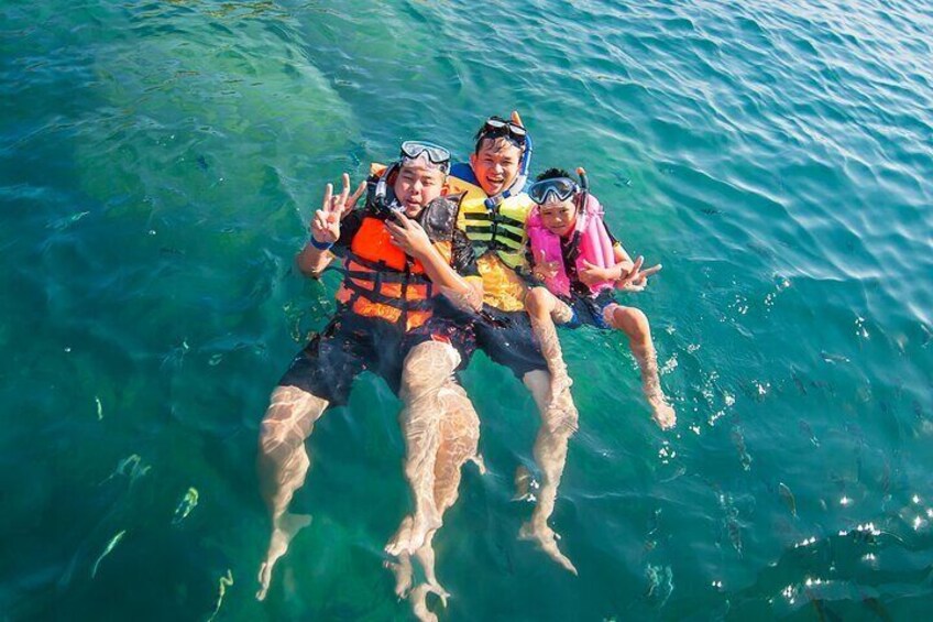 snorkeling with family