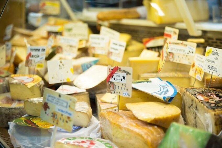 Local Food Market Walking Tour near the Marais