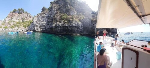 Giardini Naxos Taormina: tour de observación de delfines al atardecer