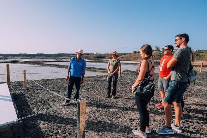 Private and Guided Tour to the Salinas de Janubio with Tasting