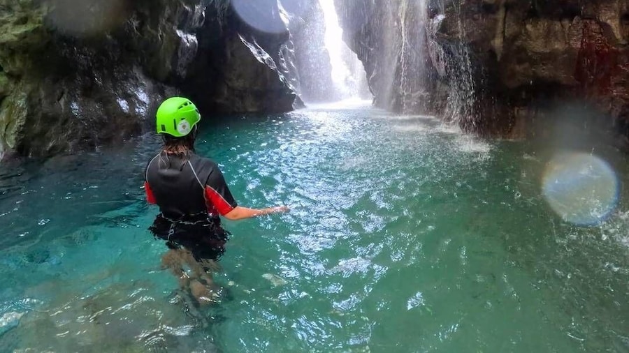 Kourtaliotiko Gorge: Guided River Adventure Trek with Lunch