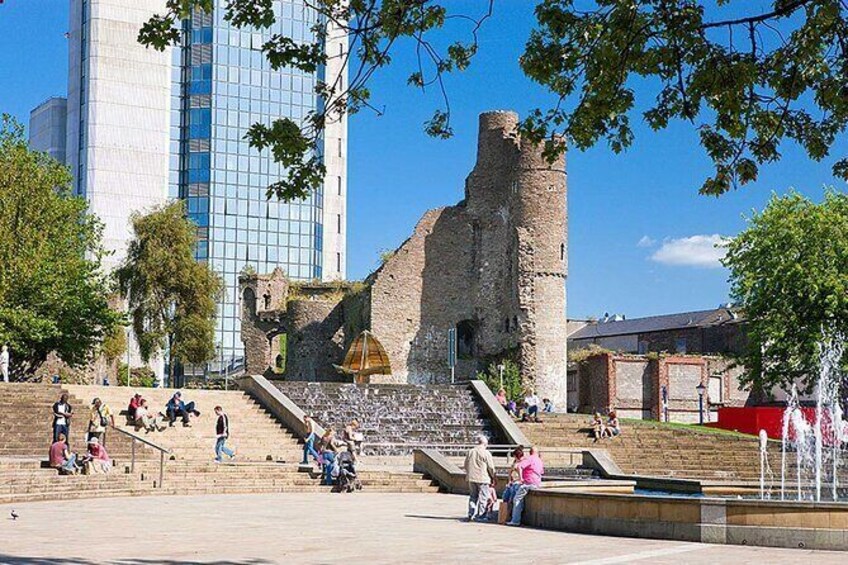 Dylan Thomas’ Swansea: A Self-Guided Audio Tour