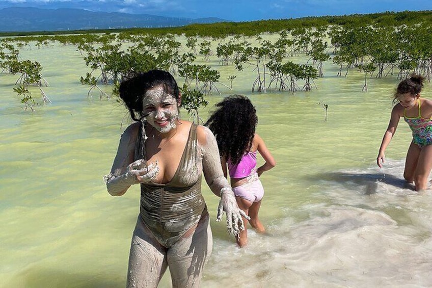 Private Half-Day Mud Bath Tour in La Laguna de Oviedo