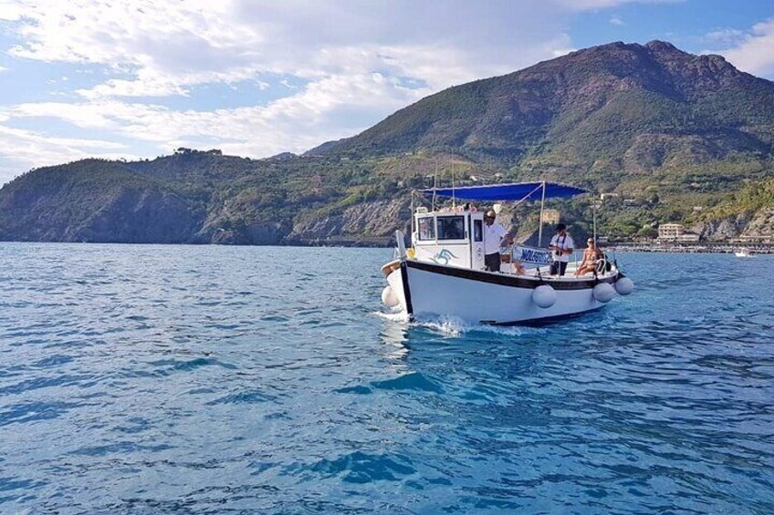 Sunset private boat tour of Cinque Terre with traditional ligurian gozzo