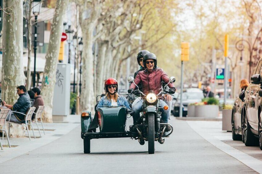 BrightSide Tours cruising Paseo de Gracia