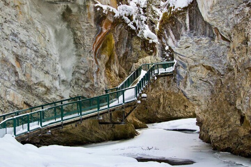 Marble & Johnston Canyon Ice-walk Tour from Calgary